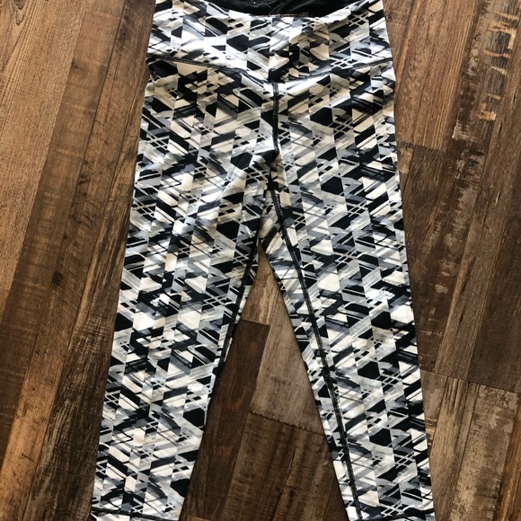 VS Knockout Leggings - size small - Picture 2 of 5